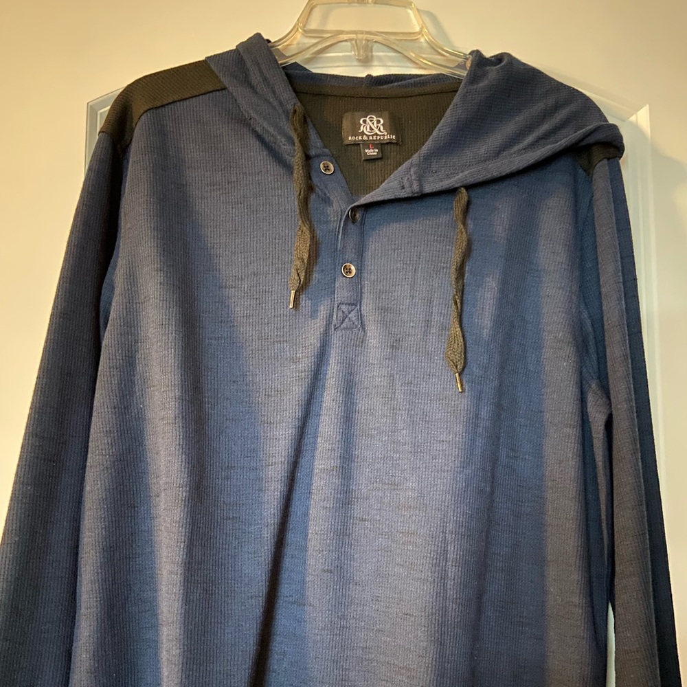 Mens Rock and Republic long sleeve hooded shirt